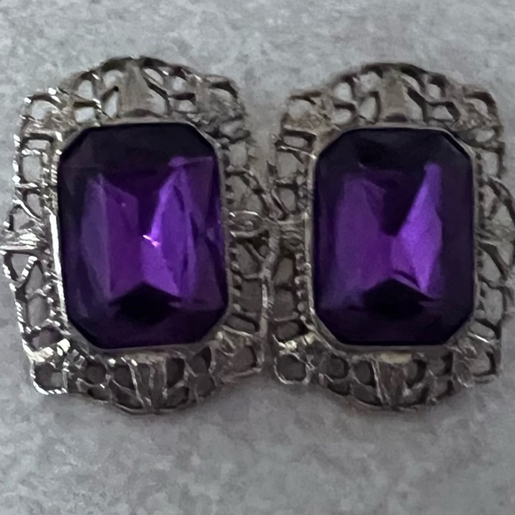 Elegant Silvertone and Purple faceted pierced Earrings - Picture 3 of 4